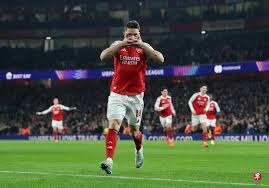 深度解析“反直觉概率”：为什么在23人中至少两人同天生日的逻辑能用在博彩？（从生日悖论到博彩策略：23人同日生日的反直觉概率如何转化为优势？）